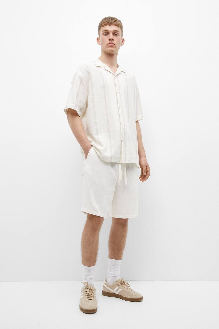 

Шорты-бермуды в стиле Trunk Pull&Bear, белый
