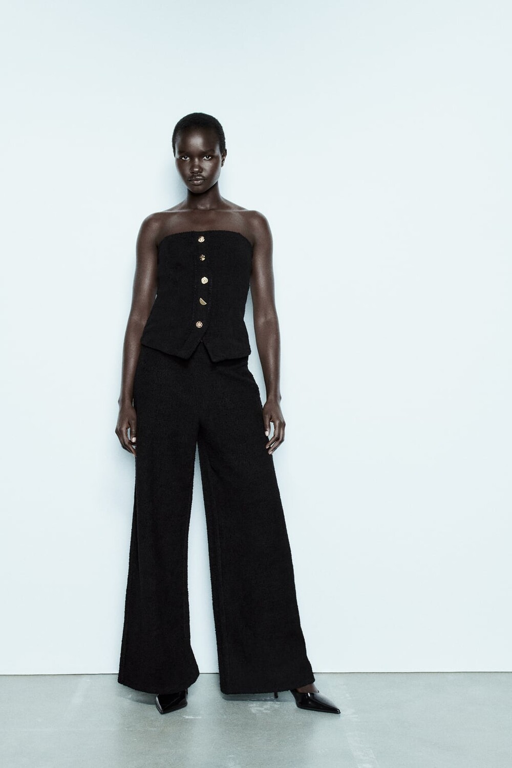 

Широкие брюки с жаккардовым текстуром ZARA, черный