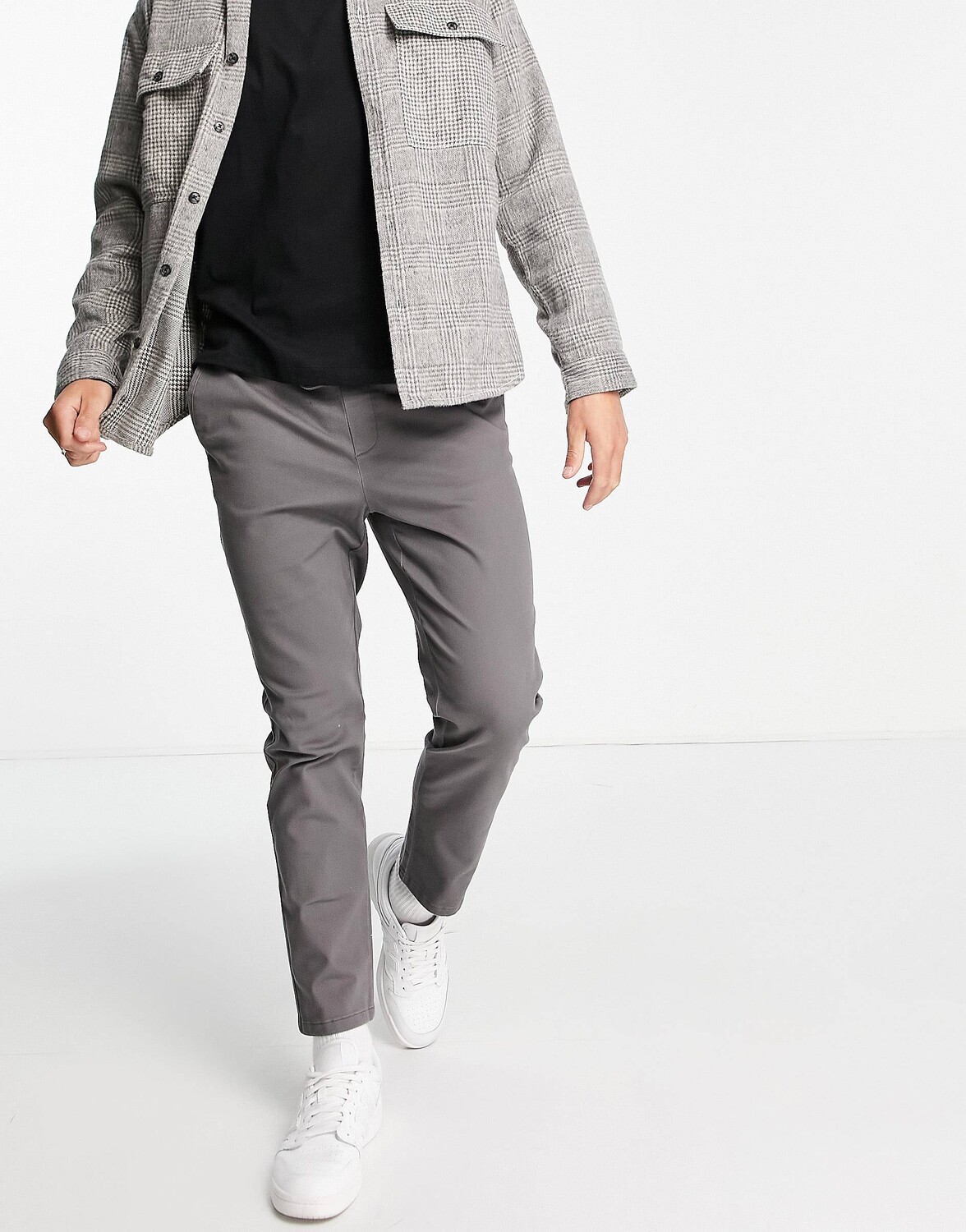 

Темно-серые узкие брюки чинос с эластичной талией ASOS DESIGN
