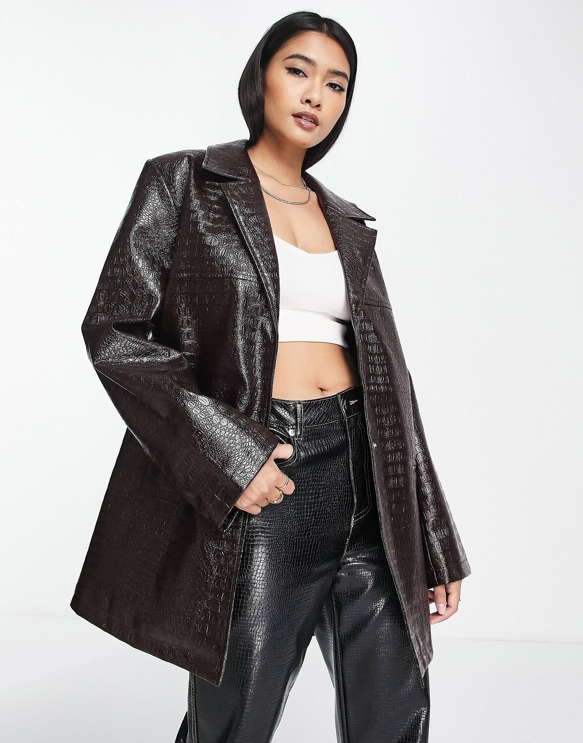 

Коричневая ��уртка из искусственной крокодиловой кожи с поясом ASOS DESIGN, Коричневый