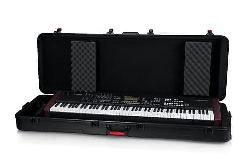 цена Литой полиэтиленовый чехол для клавиатуры Gator серии TSA ATA с колесами для сверхглубоких 88-нотных клавиатур GTSA-KEY88D
