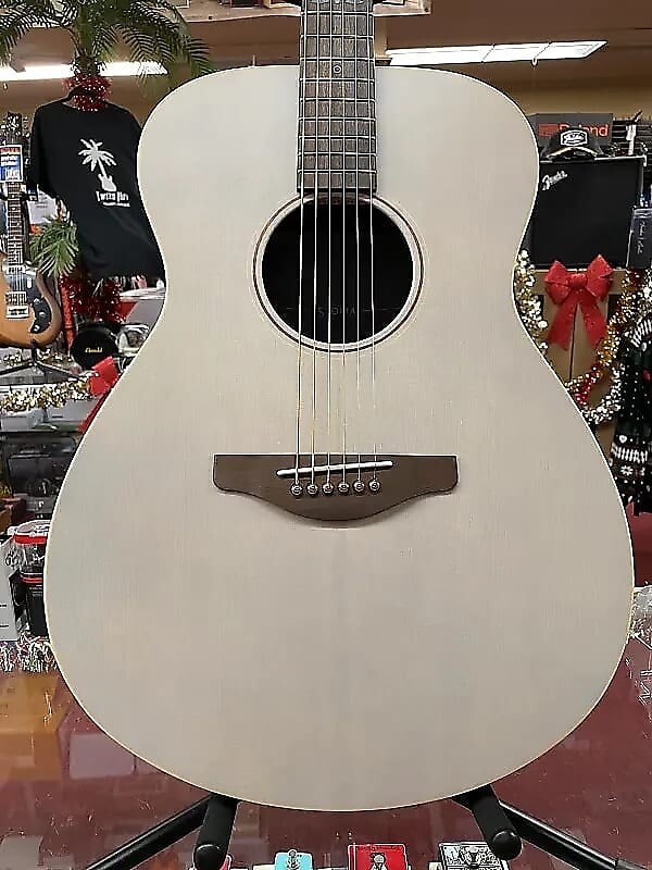 

Yamaha STORIA I Концертная электроакустическая гитара Satin White STORIA I Concert Acoustic-Electric Guitar Satin White