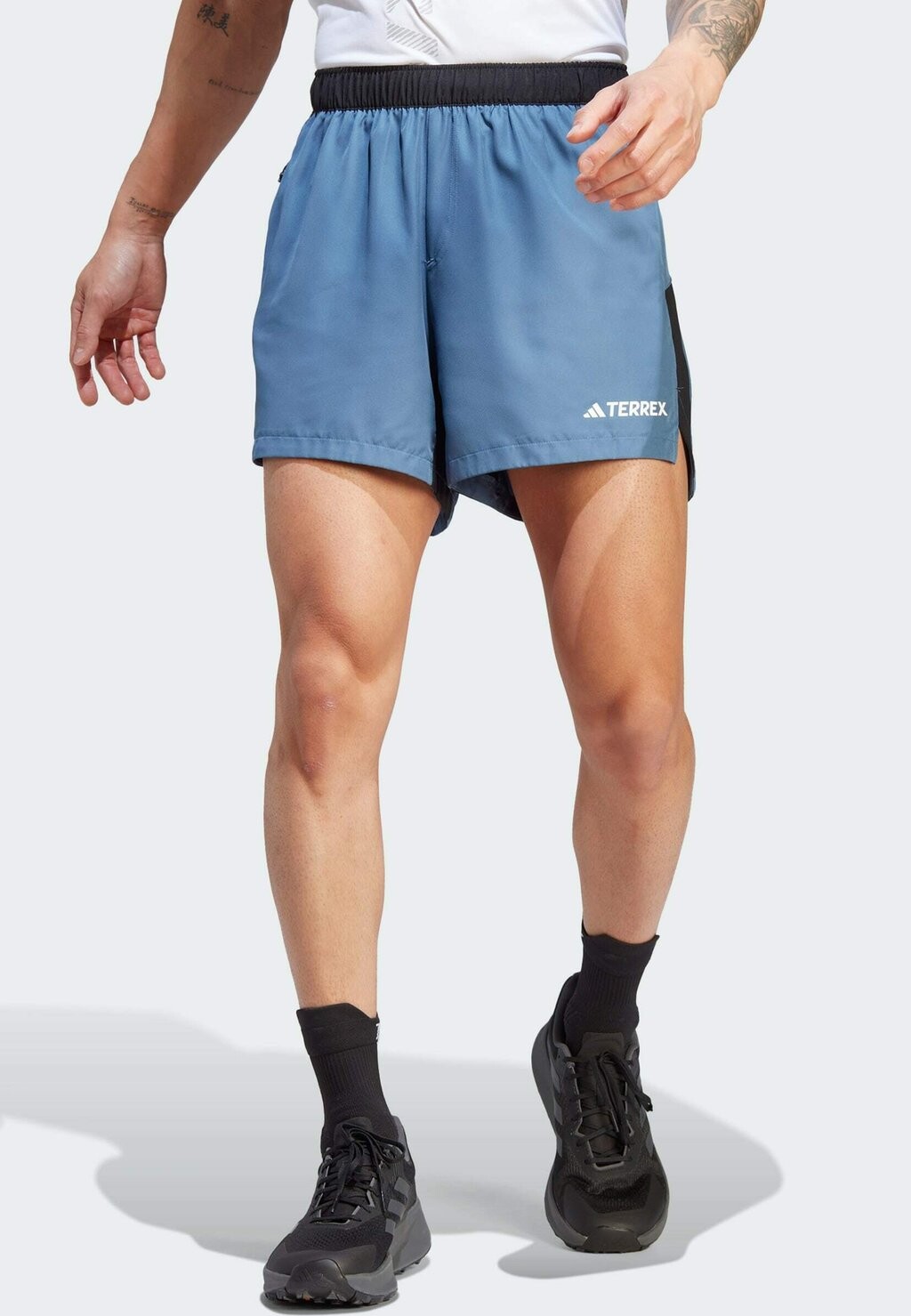 

Спортивные шорты Adidas