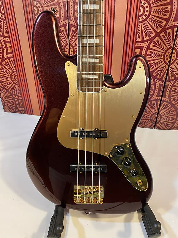 

Squier 40th Anniversary Gold Edition Jazz Bass - Ruby Red Metallic