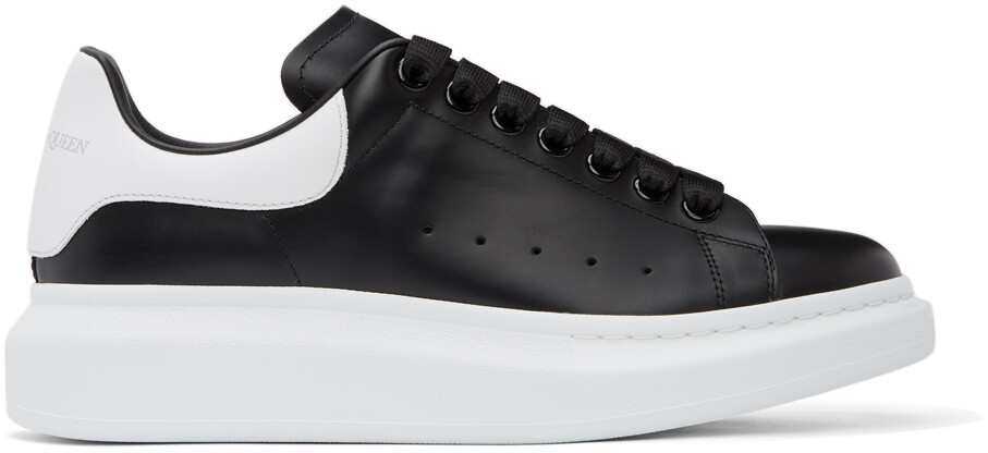 

Черно-белые массивные кеды Alexander McQueen