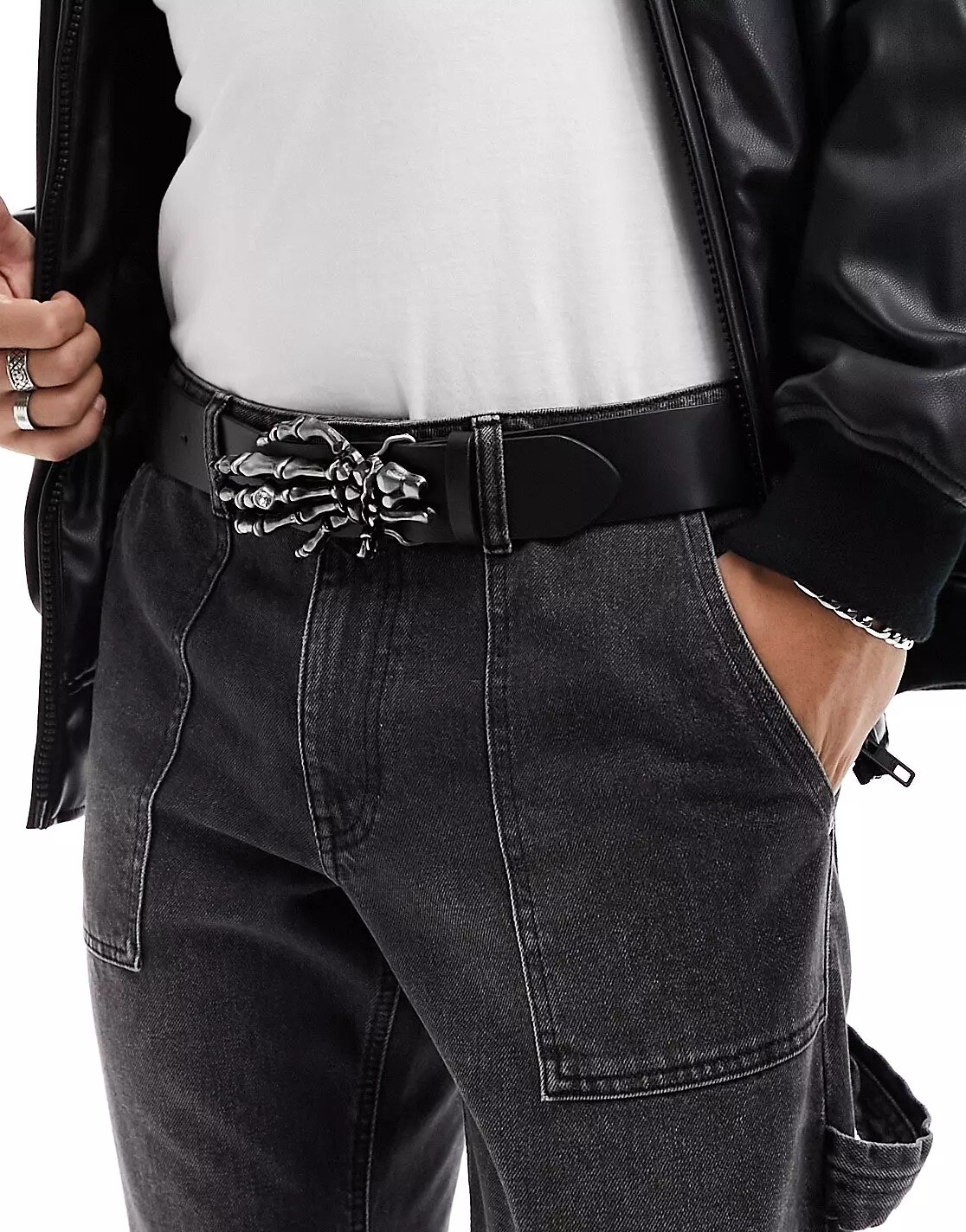 

Ремень Asos Design Halloween Faux Leather With Gunmetal Skull Hand, черный