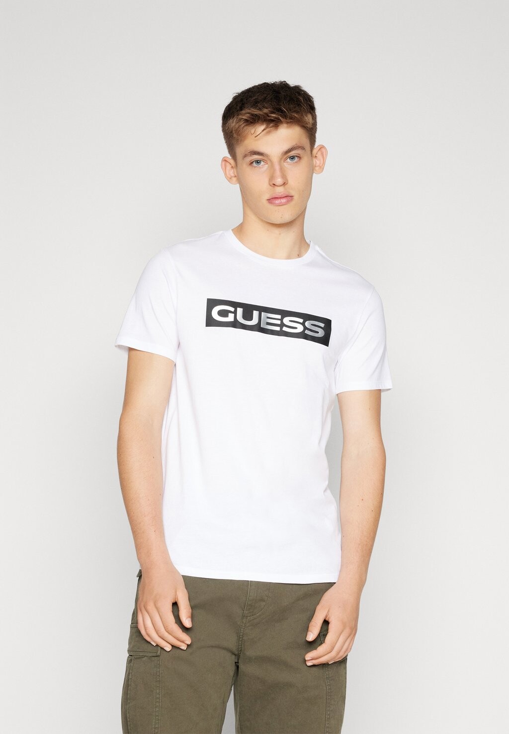 

Футболка с принтом LOGO TEE Guess, чистый белый