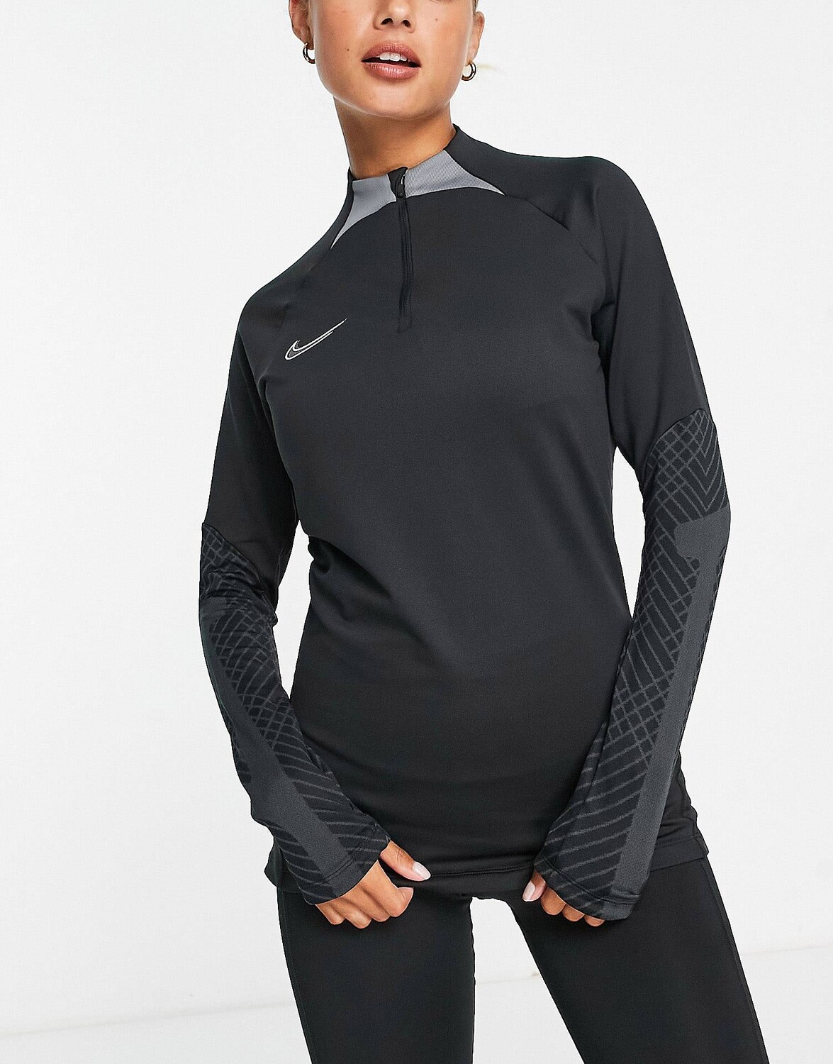 

Черный средний слой с молнией до половины Nike Football Strike DriFIT