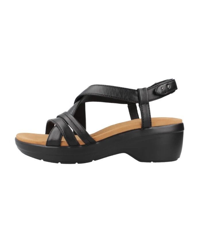 

Стильные женские босоножки на плоской подошве. Clarks, черный