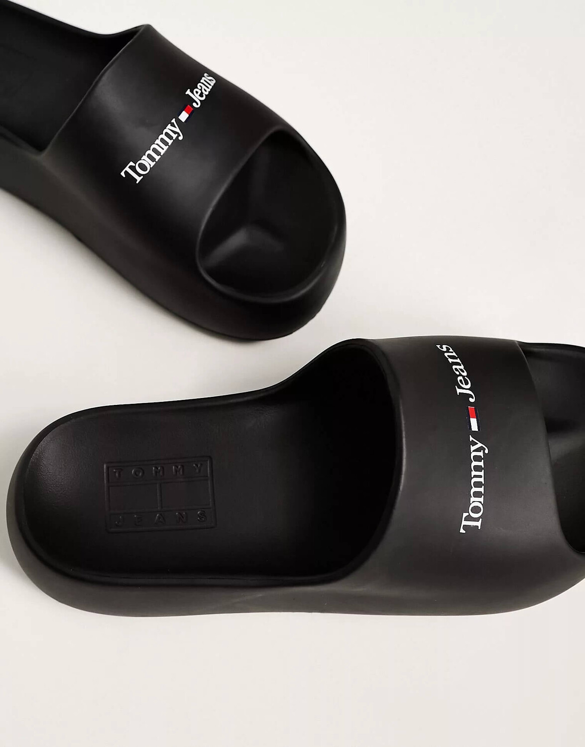 

Шлепанцы Tommy Jeans Chunky Flatform, черный