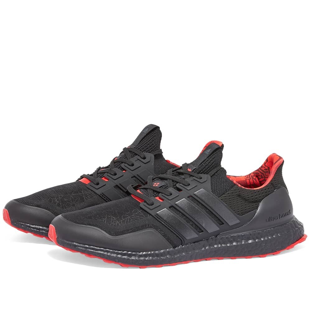 

Ultraboost 5.0 ДНК CNY Adidas