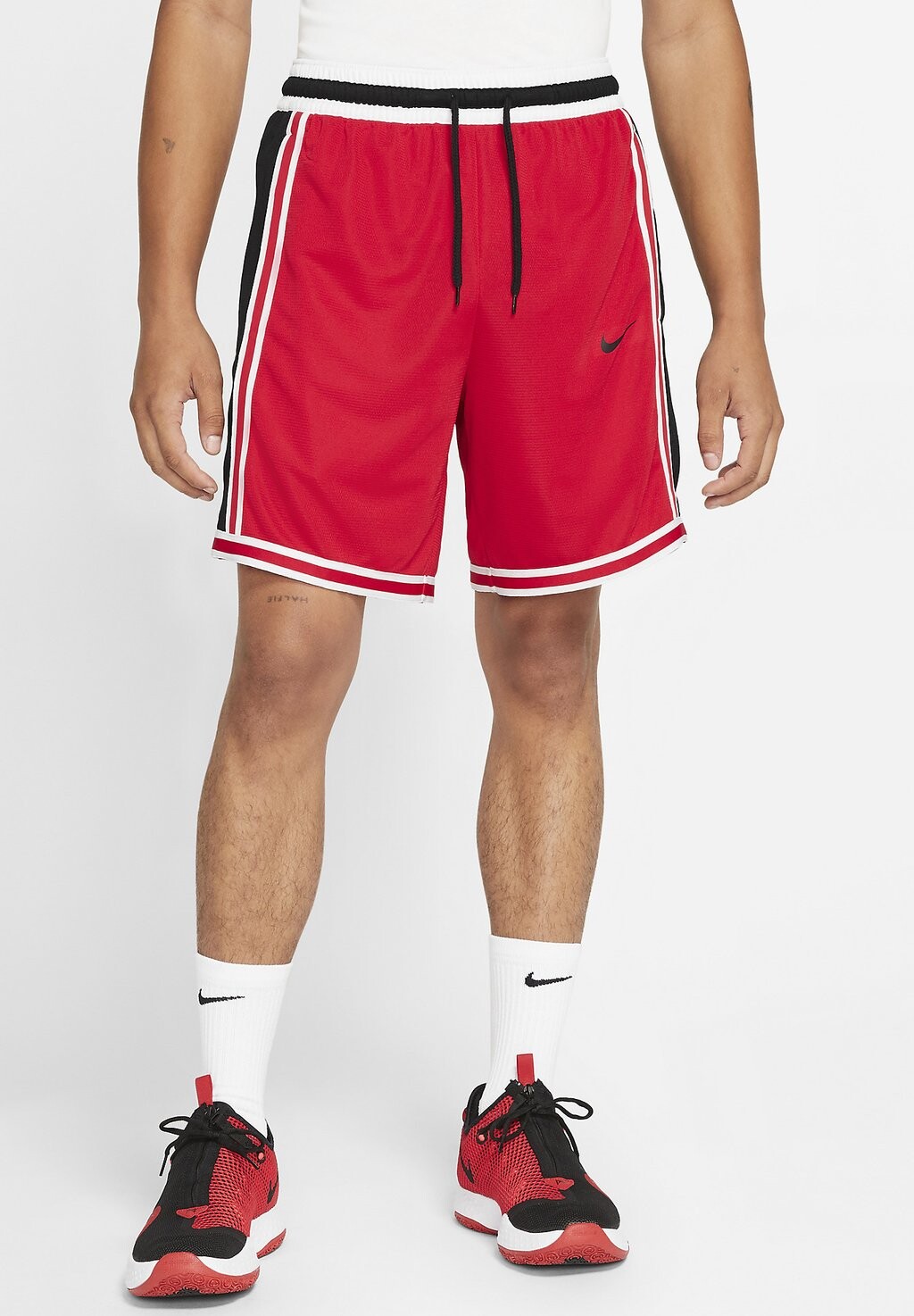 

Спортивные шорты Nike
