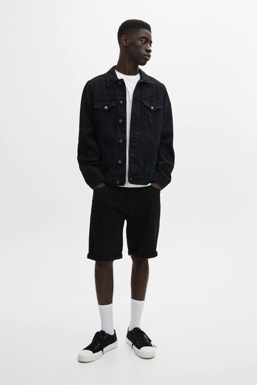 

Джинсовые шорты-бермуды с отворотами Pull&Bear, черный