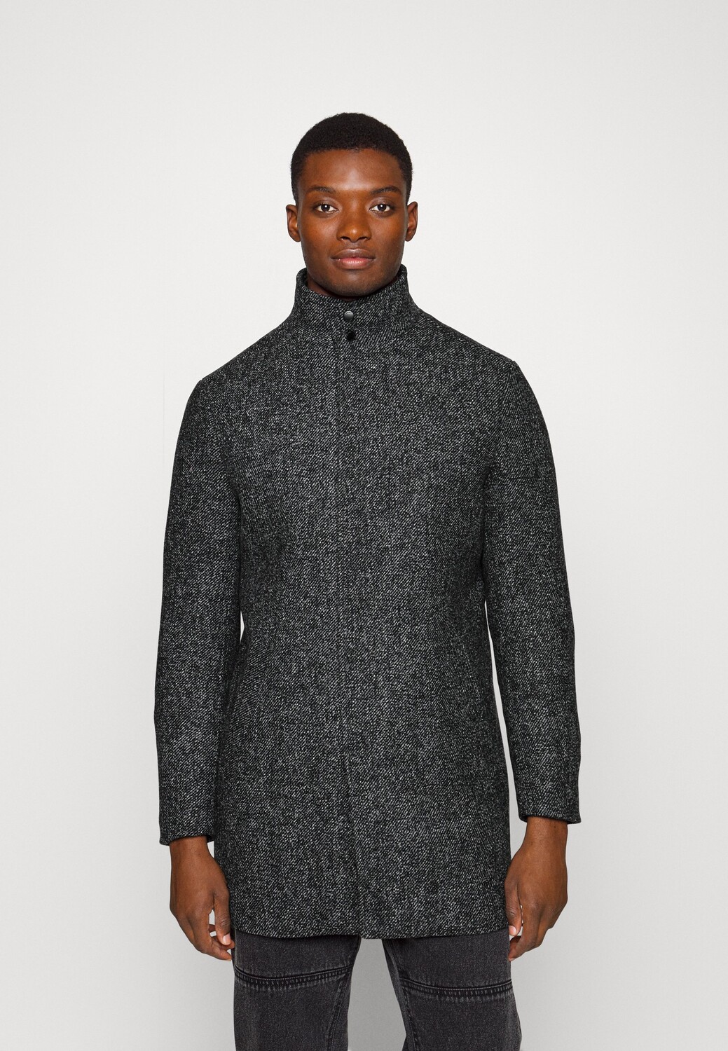 

Пальто короткое Esprit, антрацитовый