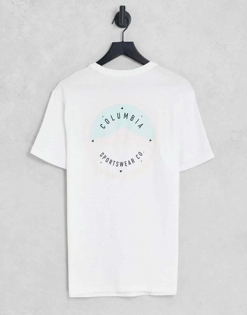 

Белая футболка с принтом на спине Columbia Tillamook Way II эксклюзивно на ASOS