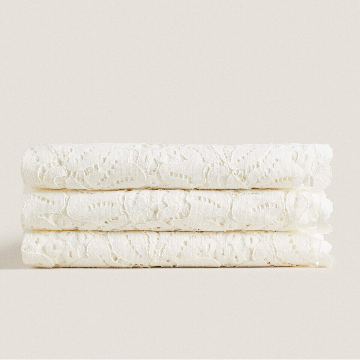 

Скатерть Zara Home Cotton Lace