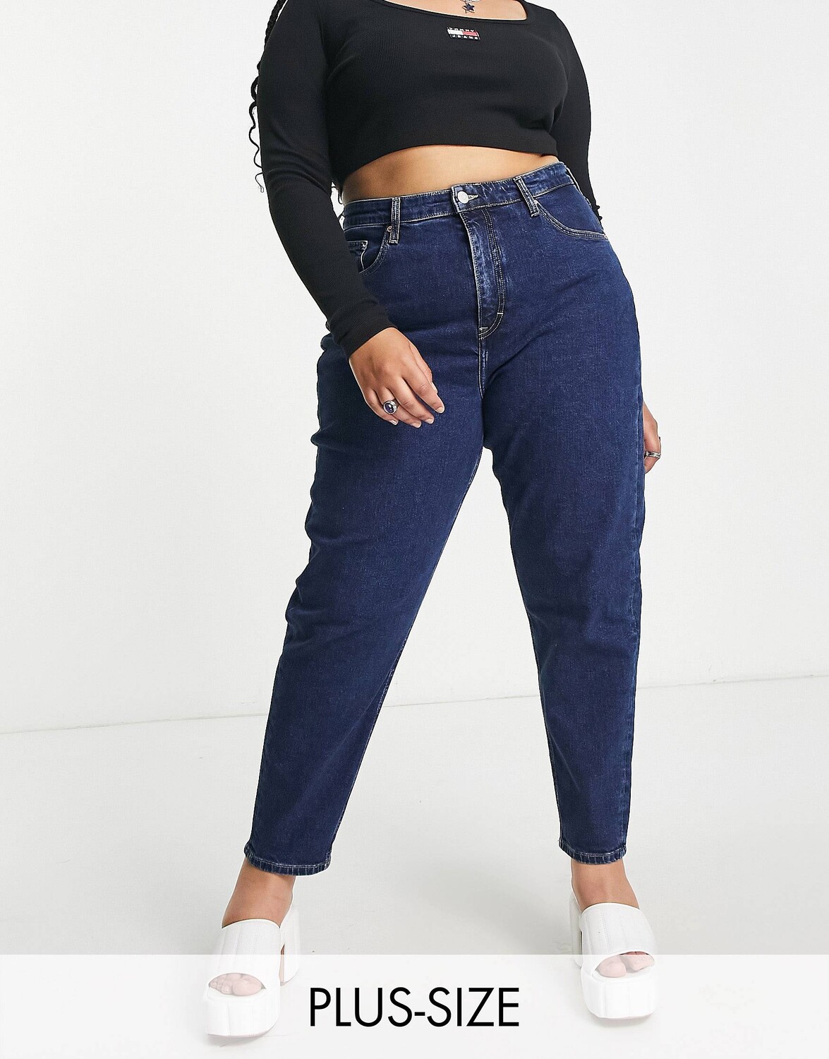 

Зауженные к низу джинсы в винтажном стиле Tommy Jeans Plus цвета индиго