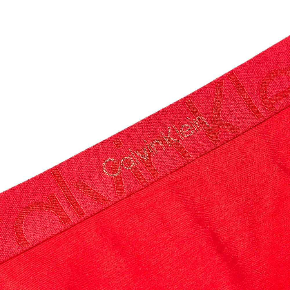 

Стринги Calvin Klein