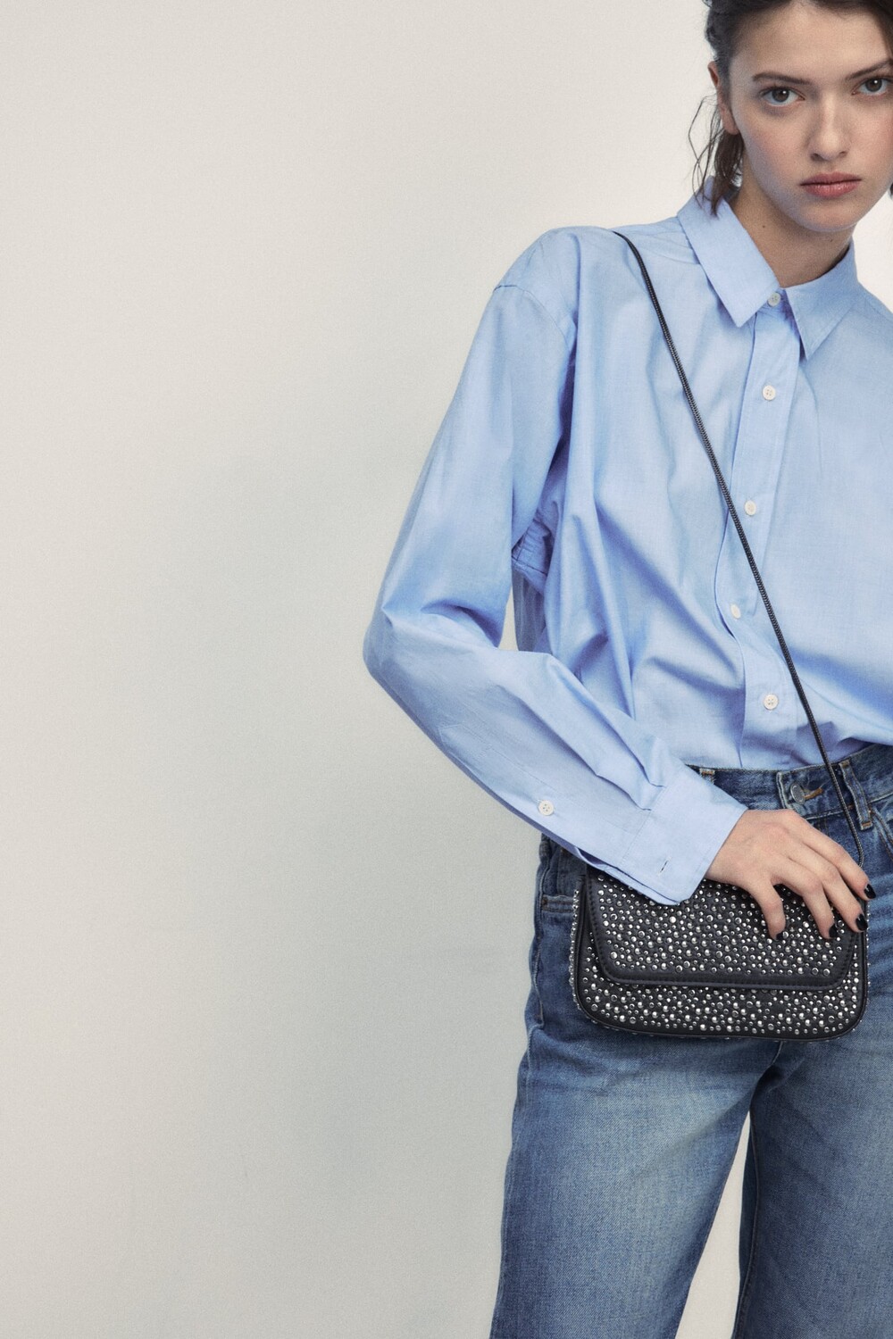 

Сумка через плечо rock с заклепками ZARA, черный
