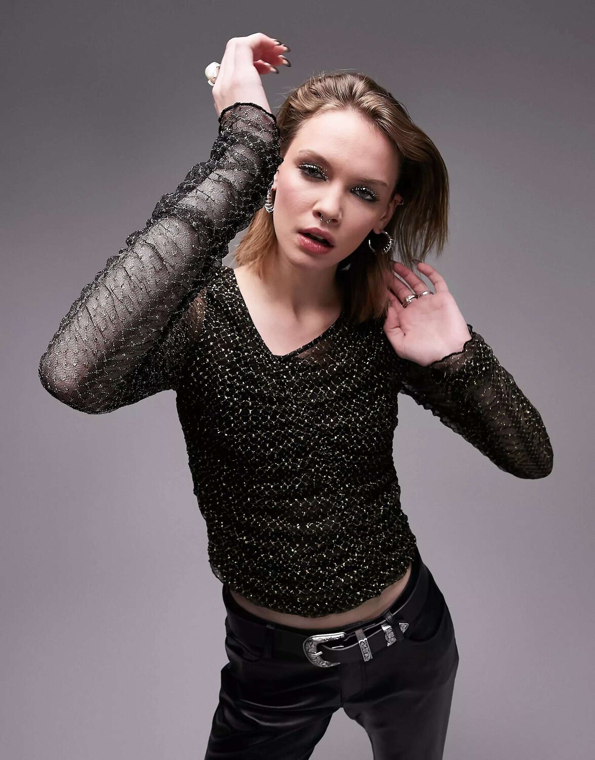

Черный топ Topshop с длинными рукавами и рюшами металлик