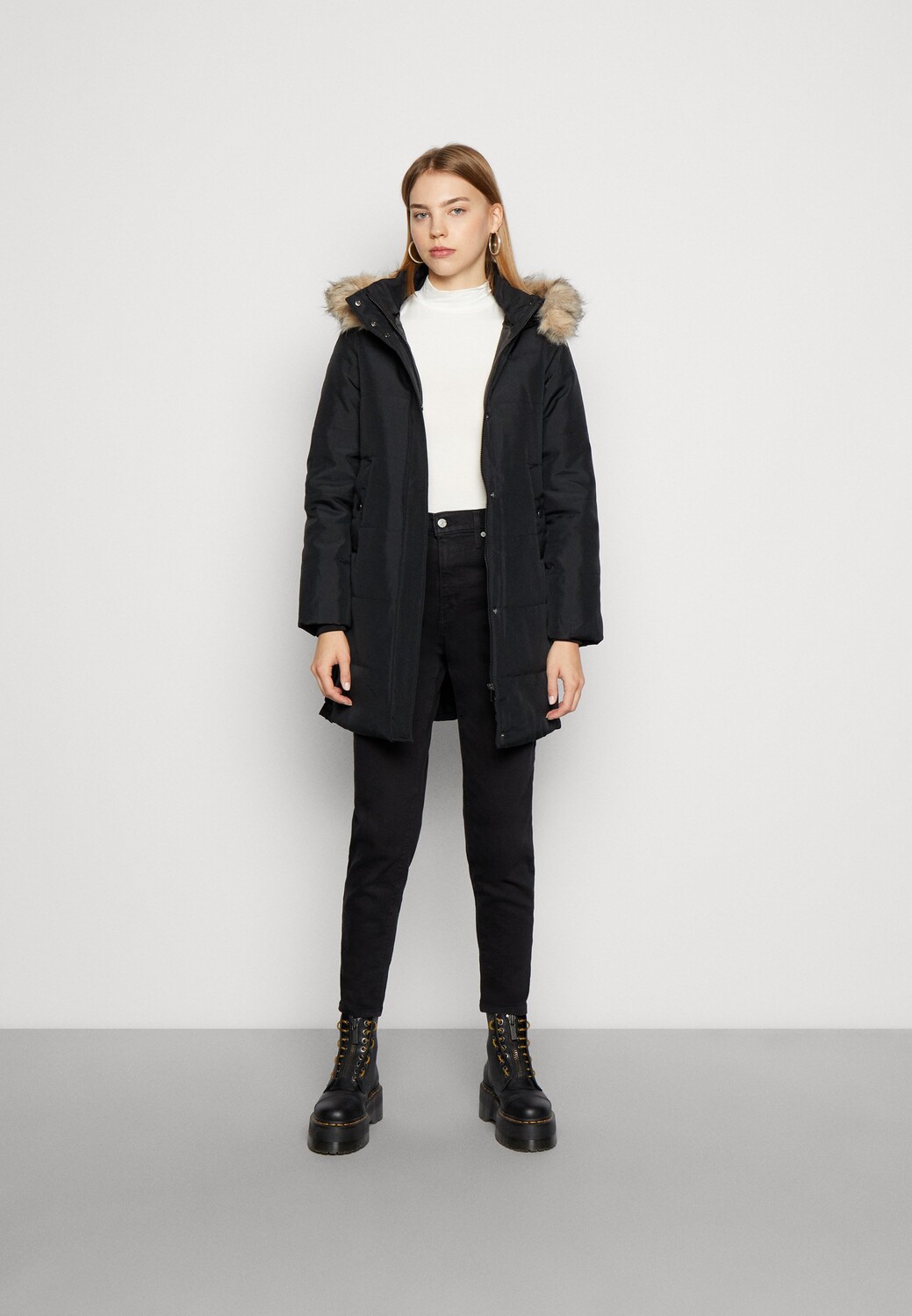 

Пальто зимнее Vero Moda, черный