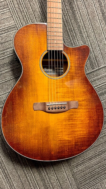 

Ibanez AEG70 Винтажная скрипка глянцевая