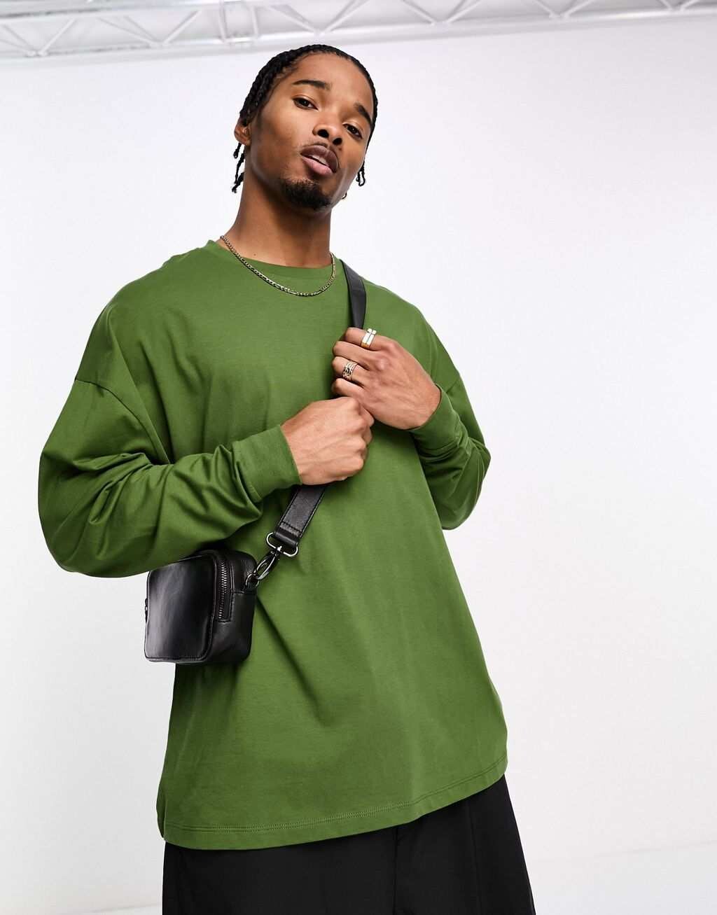 

Зеленая объемная футболка с длинными рукавами и круглым вырезом ASOS DESIGN