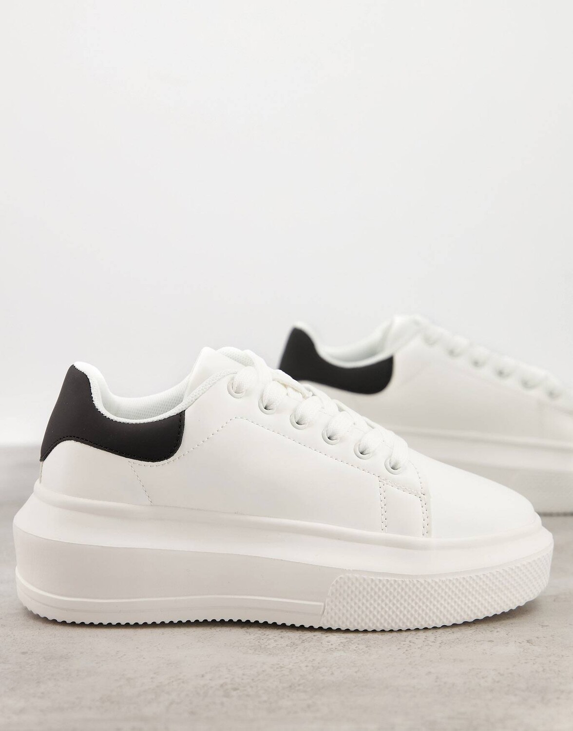 

Белые кроссовки на массивной подошве ASOS DESIGN Dorina