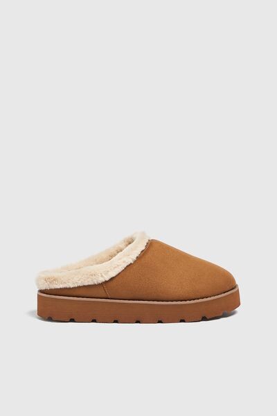 

Внутренние сабо с эффектом меха PULL&BEAR