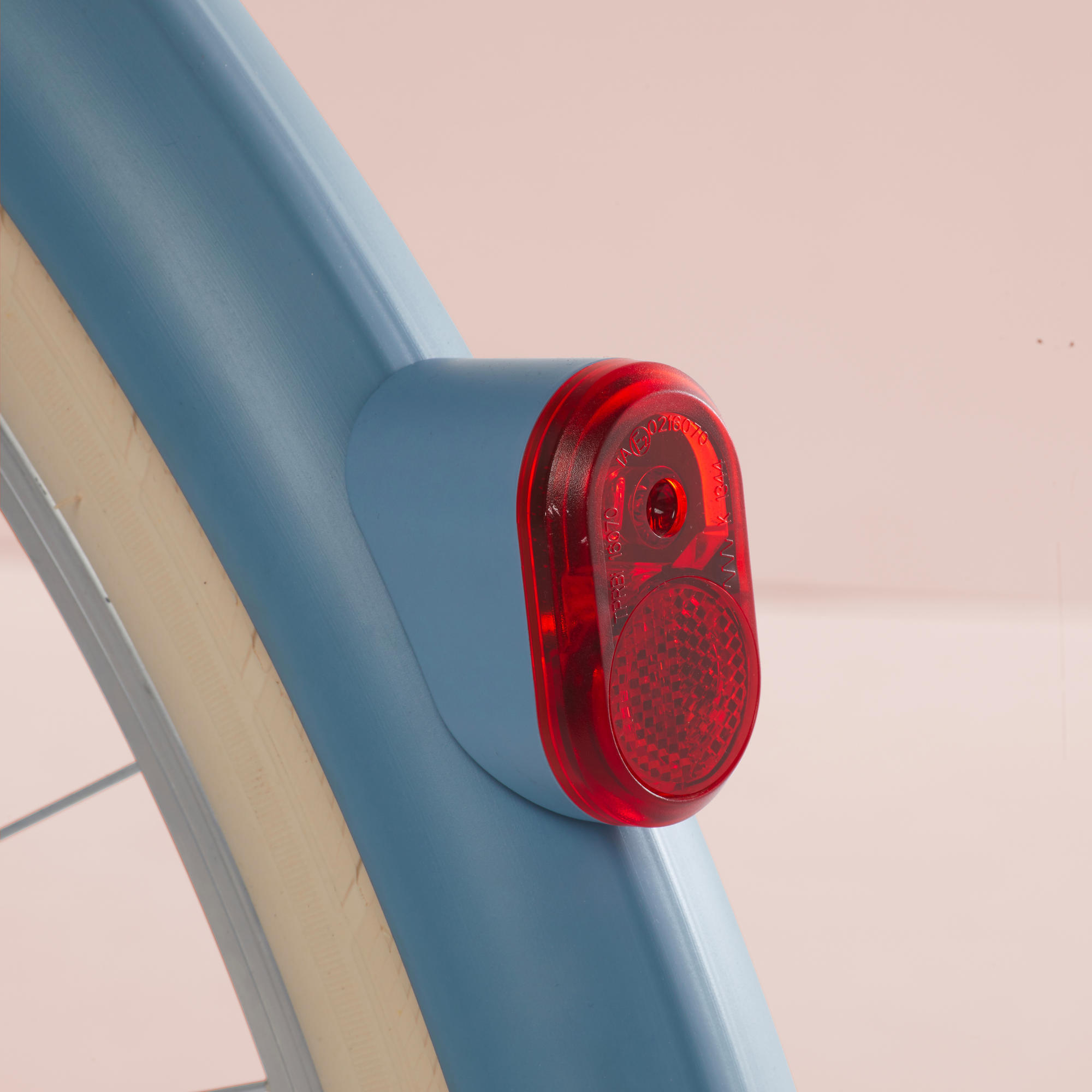 Задний фонарь City Bike Elops for dynamo LED цвет голубой цена и фото