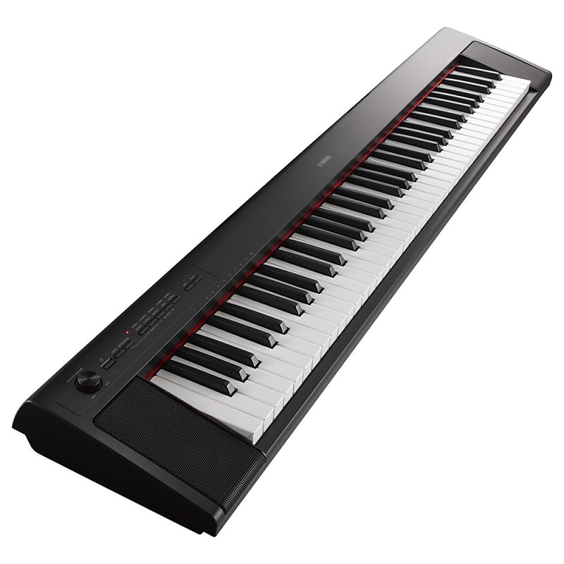 Yamaha Piaggero NP32 76-клавишная портативная клавиатура с адаптером питания - черный