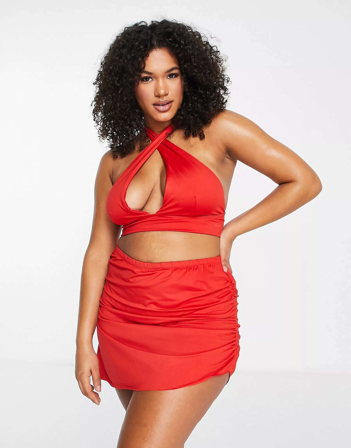 

Красный бикини-топ с глубоким вырезом на бретелях ASOS Curve