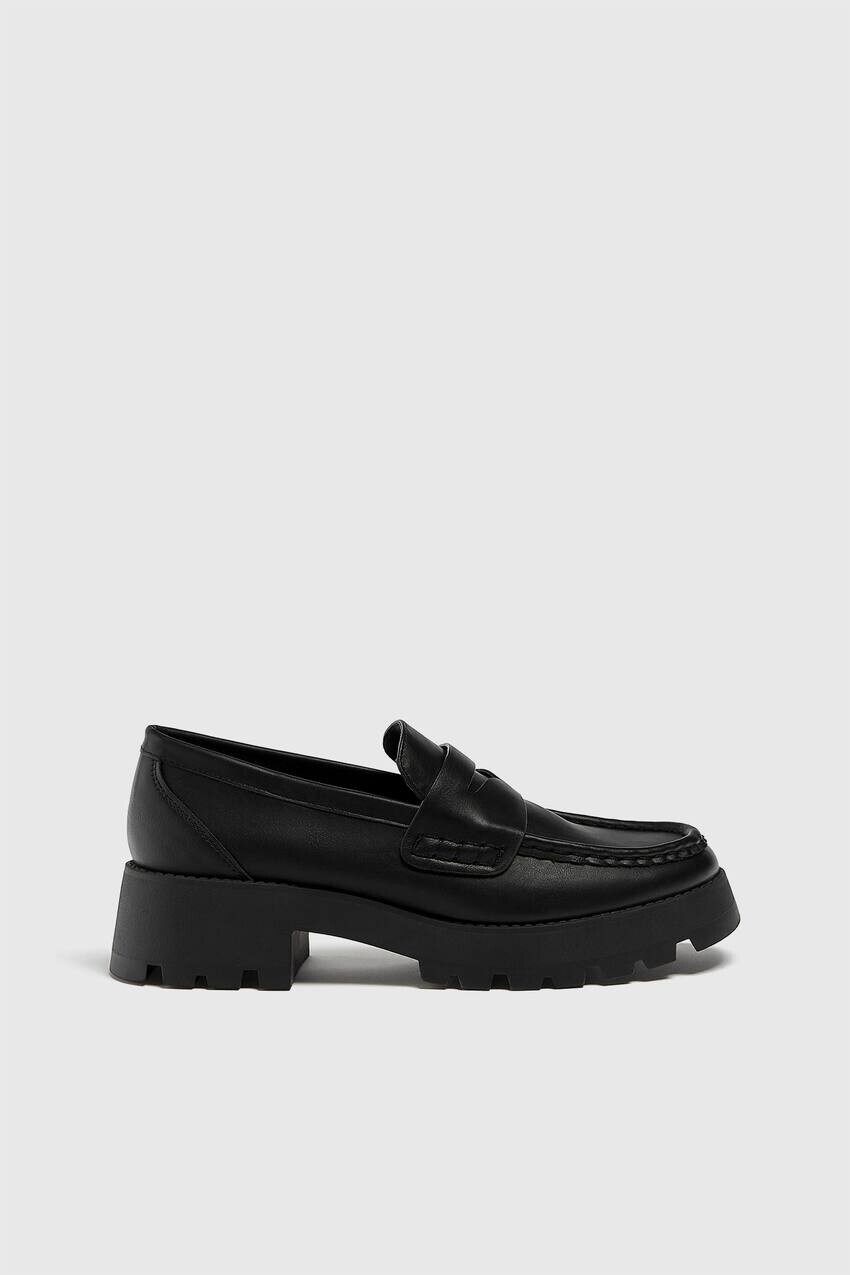 

Лоферы на плоской подошве Pull&Bear, черный