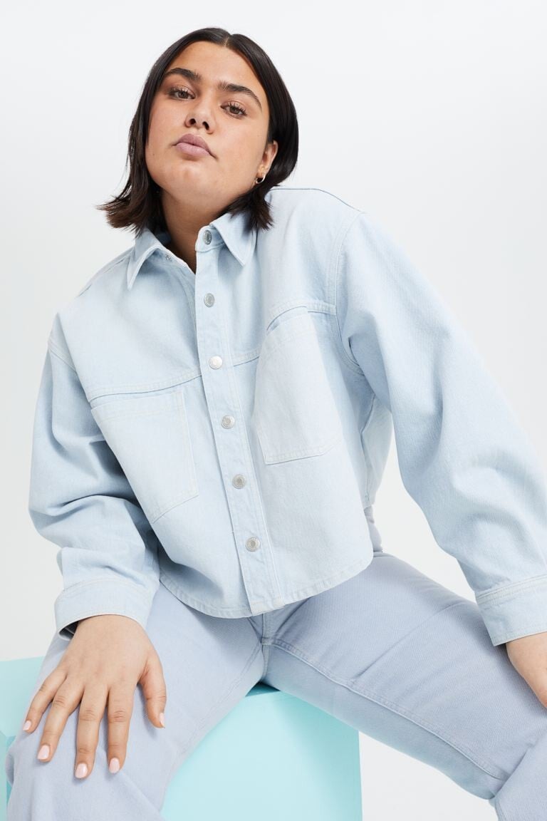 

H&M+ Укороченная джинсовая рубашка, бледно-голубой деним