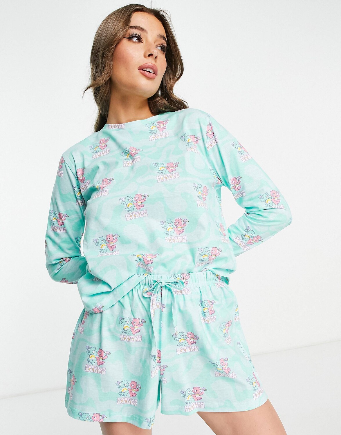

Зеленый топ с длинными рукавами и короткая пижама ASOS DESIGN Care Bears Martian