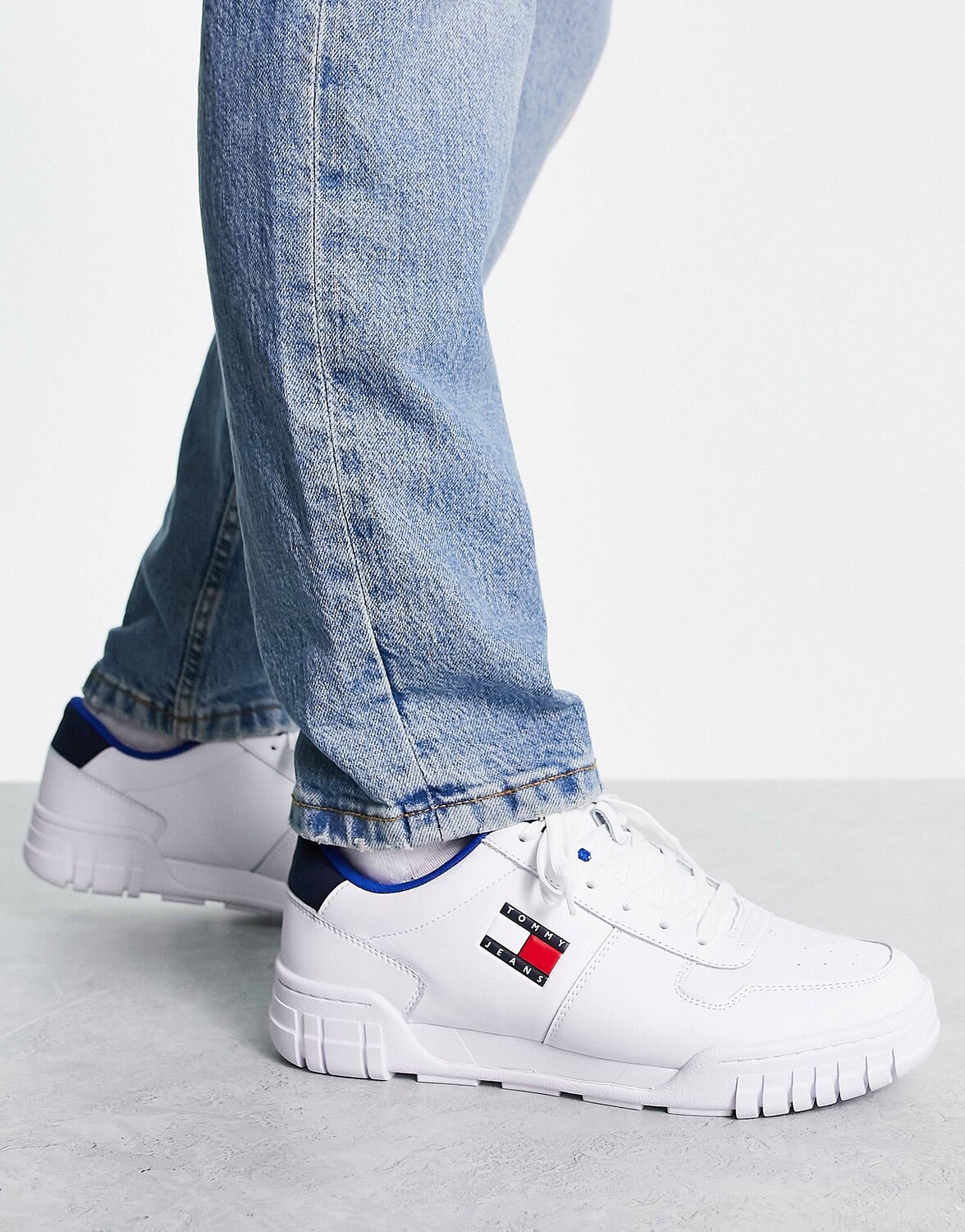

Белые кроссовки в стиле ретро Tommy Jeans