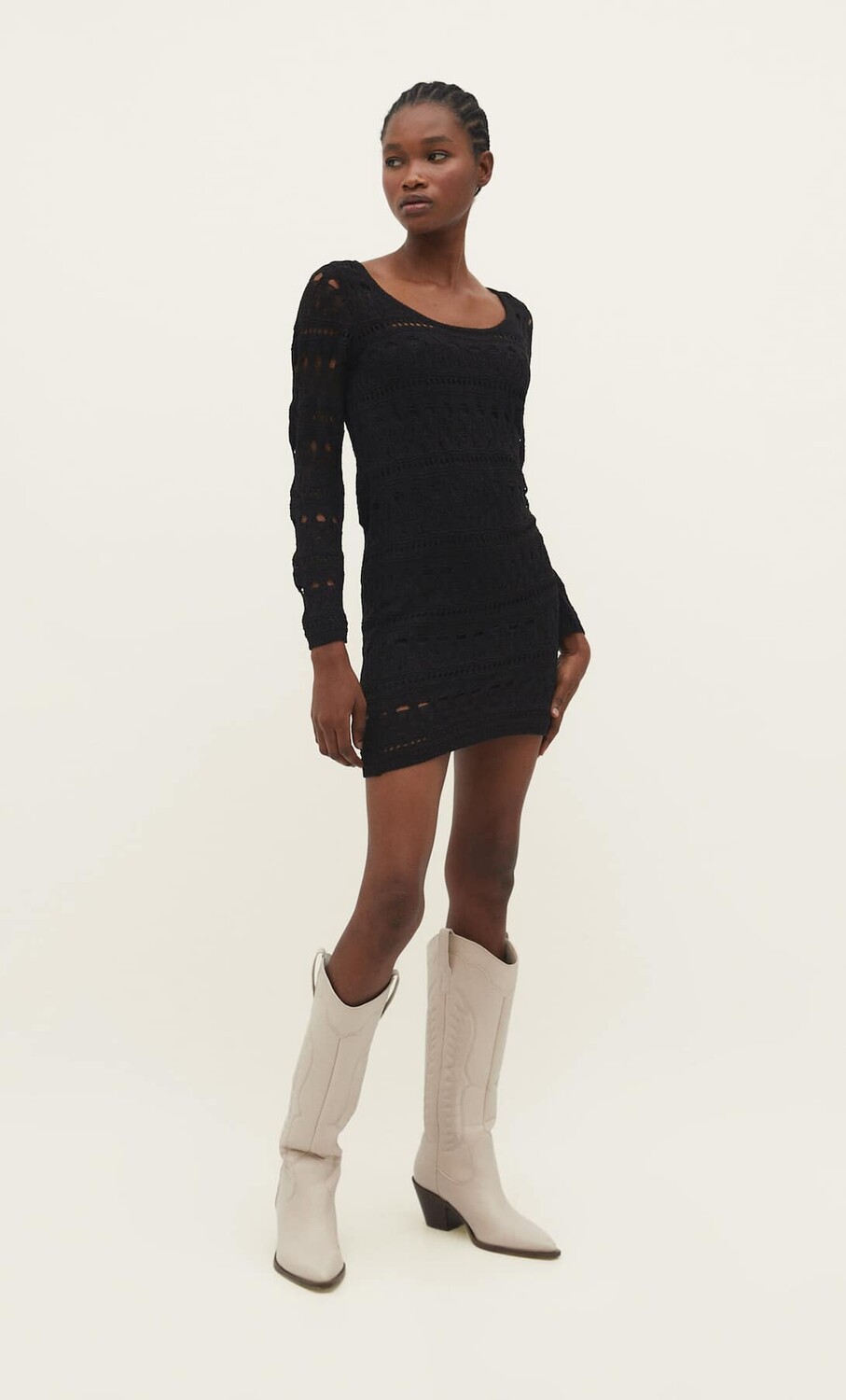 

Короткое трикотажное платье Stradivarius, черный