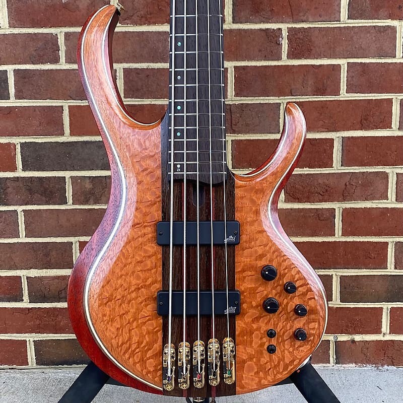 

Ibanez Premium BTB1905LWFNL, 5-струнный, сквозной гриф, топ из лейсвуда, звукосниматели Aguilar, колки Gotoh