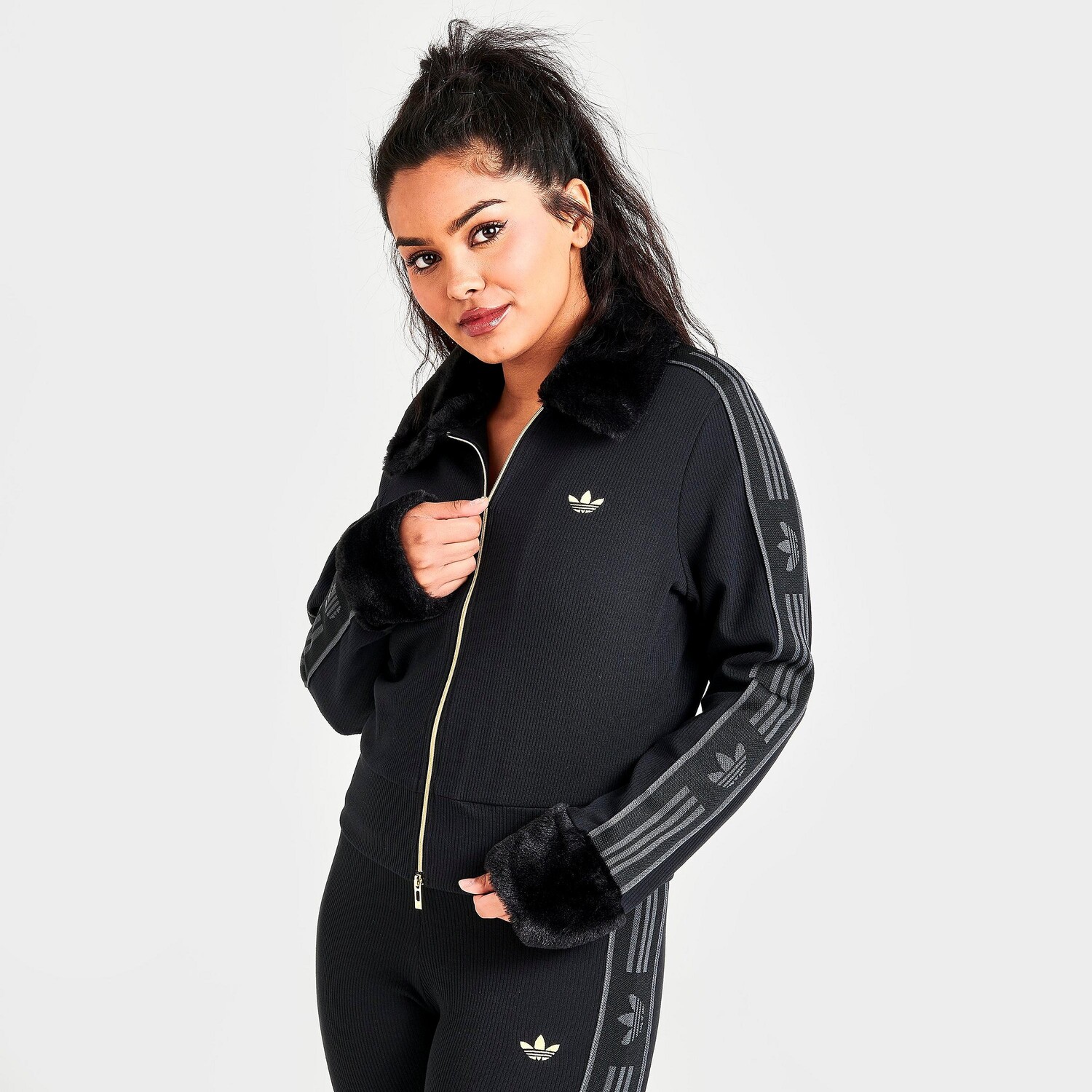 

Женская спортивная куртка из меха в рубчик Adidas Originals Ski Chic, черный