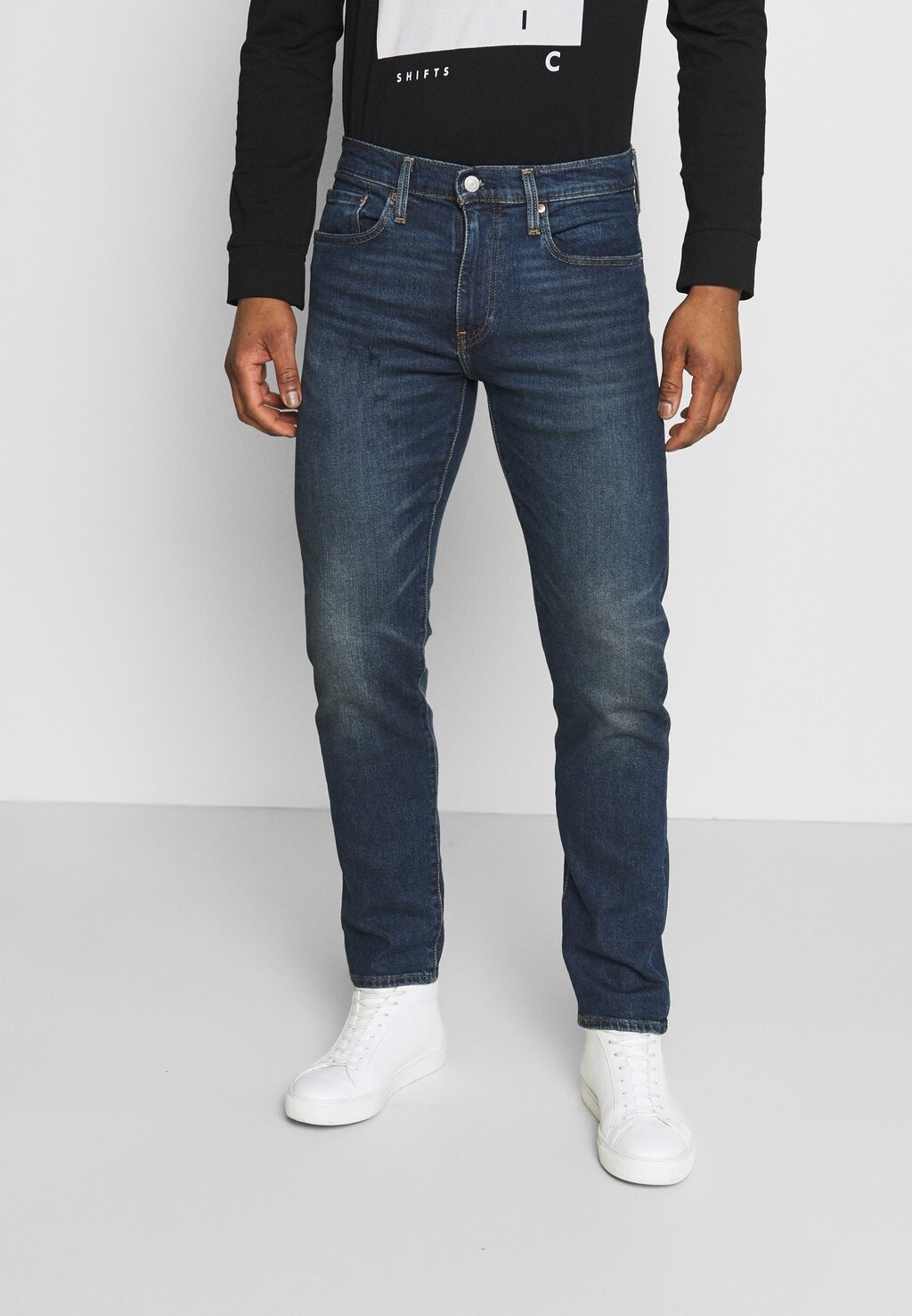 

Джинсы облегающего кроя Levi's