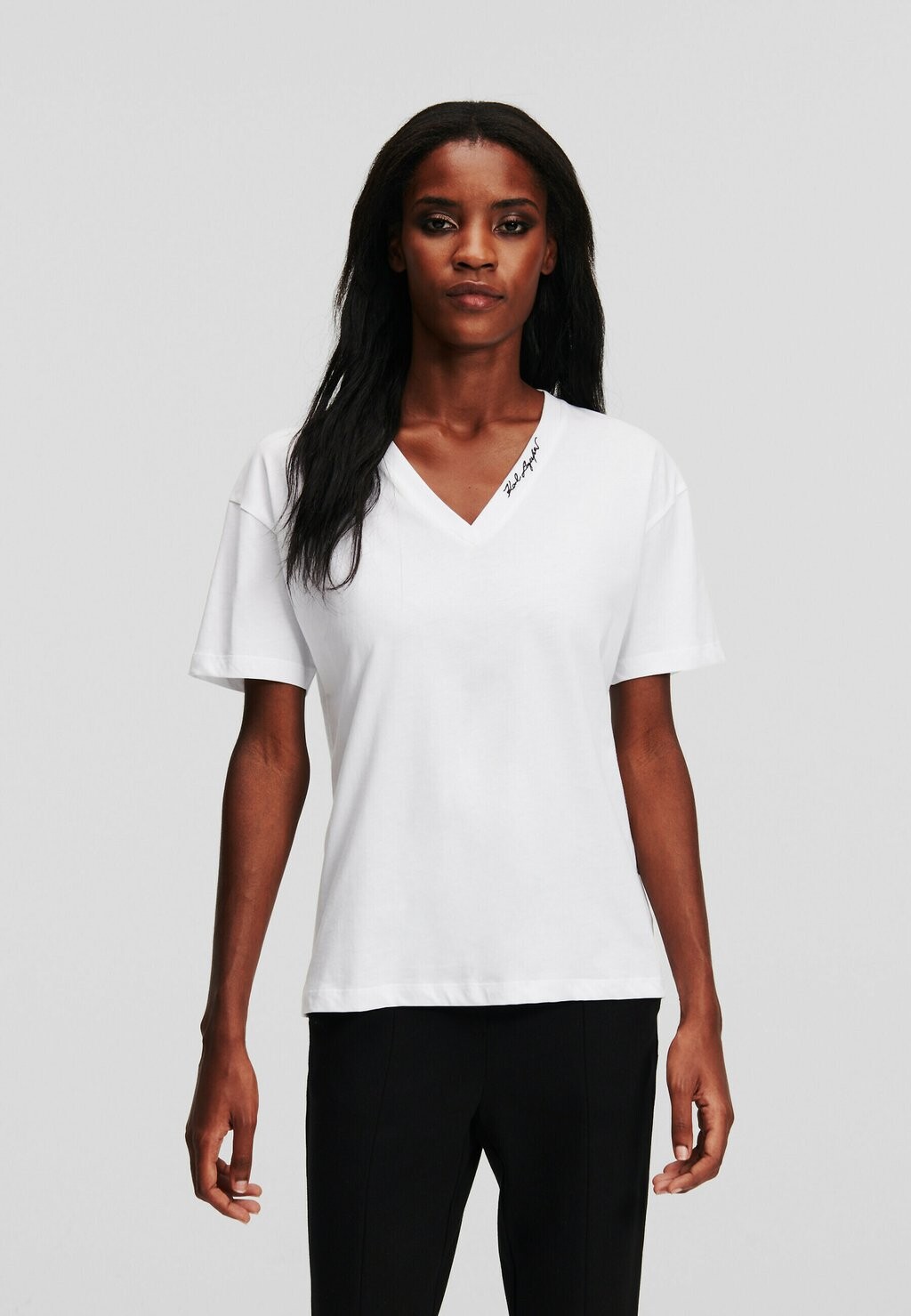 

Базовая футболка ESSENTIAL V NECK KARL LAGERFELD, белый
