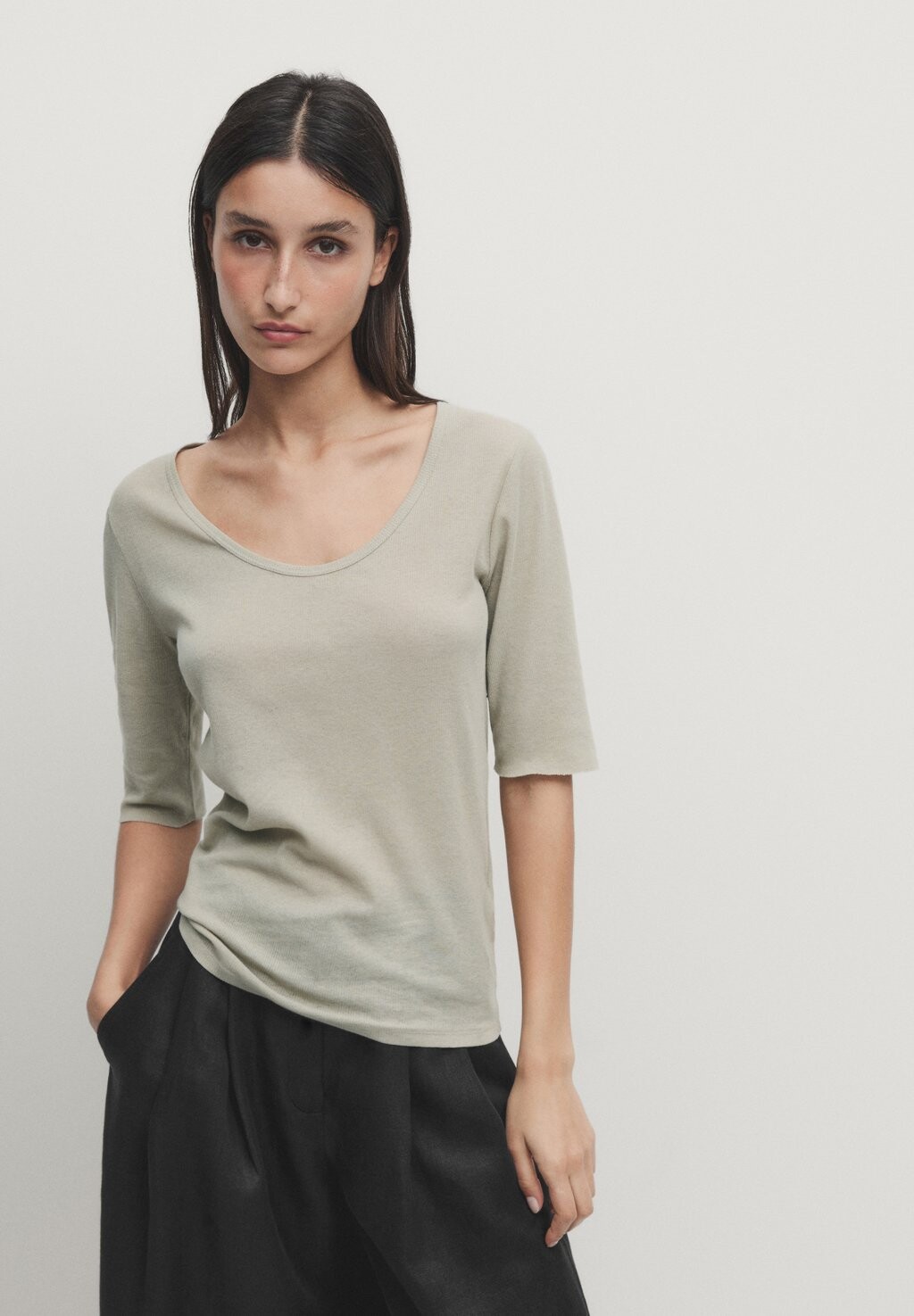 

Футболка базовая SHORT SLEEVE Massimo Dutti, цвет evergreen