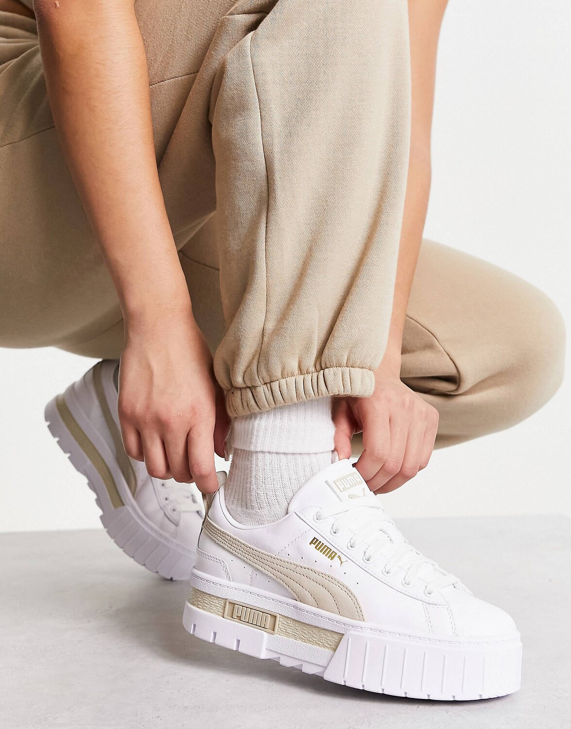 

Кроссовки на платформе Puma Mayze белого цвета с камнем, Белый