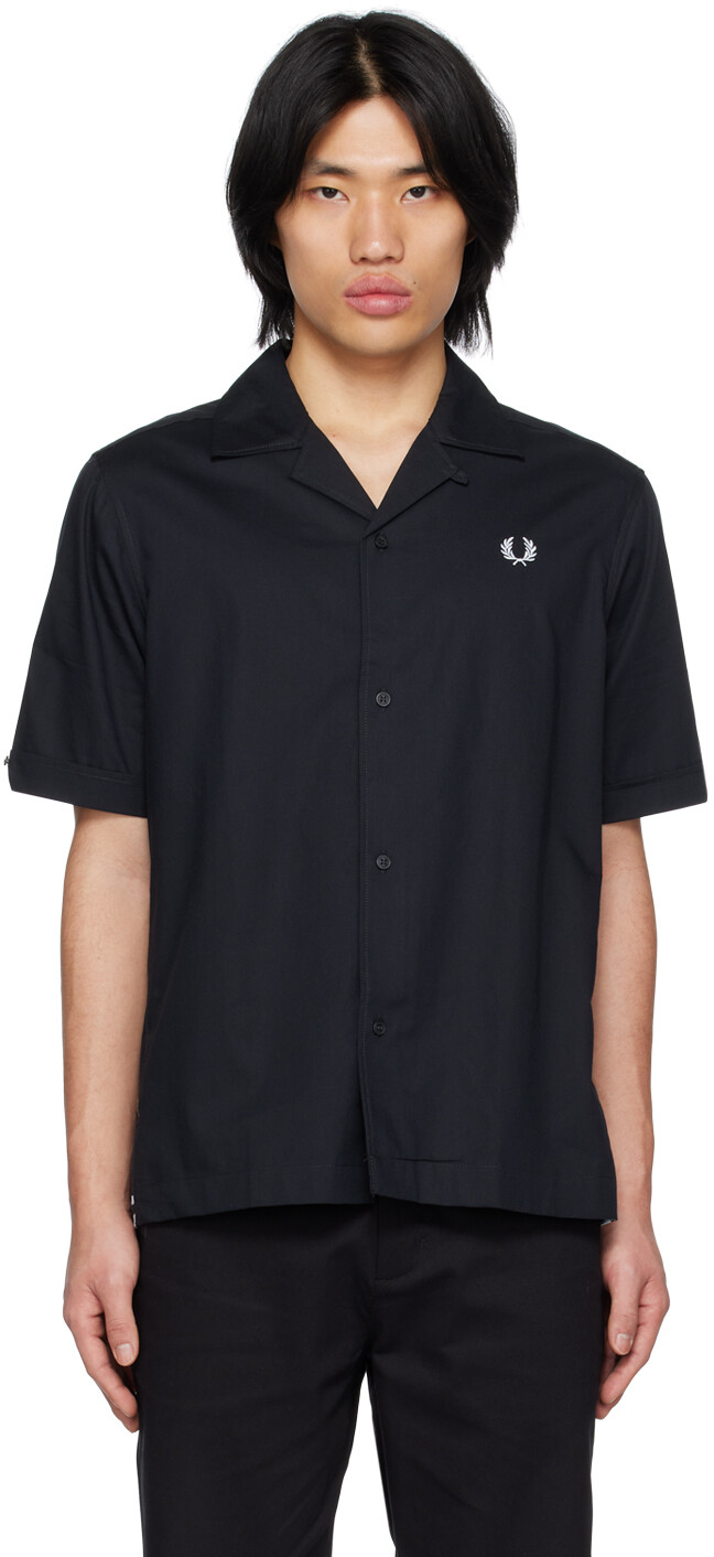 

Черная рубашка с вышивкой Fred Perry