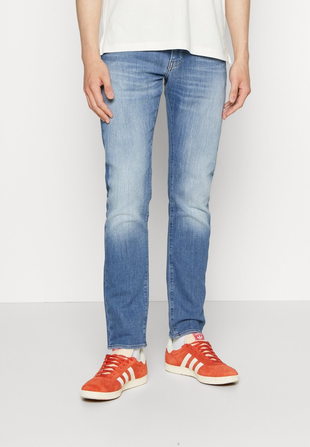 

Джинсы скинни Armani Exchange