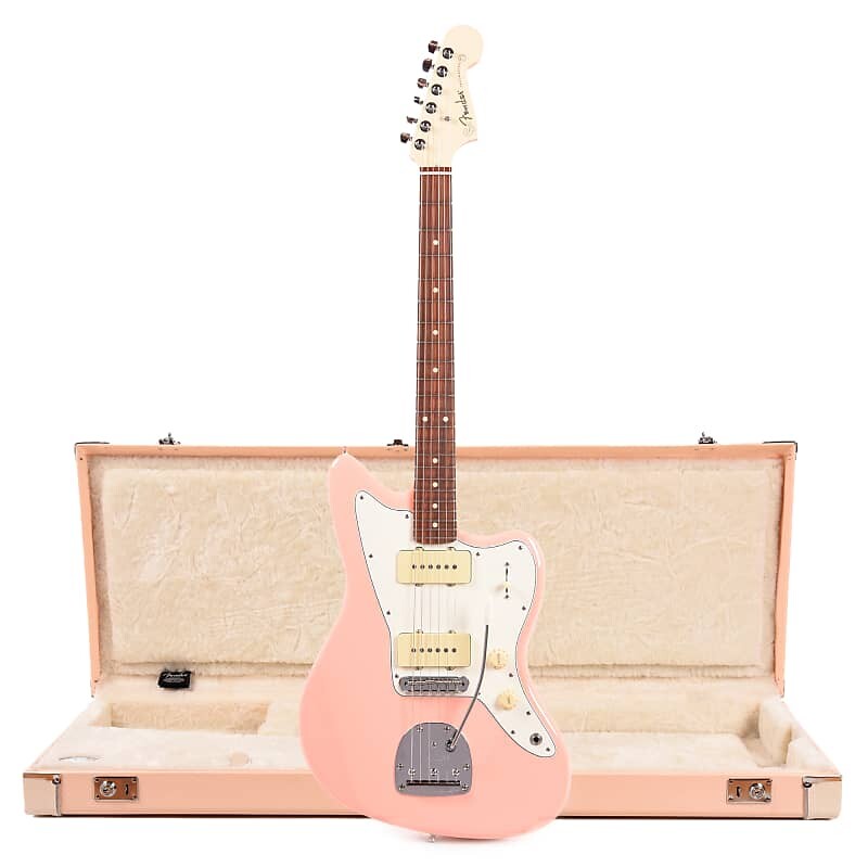 

Fender Player Jazzmaster Shell Pink с олимпийским белым головным убором, звукосниматели Pure Vintage '65 и Series/параллельный 4-полосный жесткий кейс Jazzmaster/Jaguar Shell Pink с кремовым интерьером (эксклюзивно для CME)