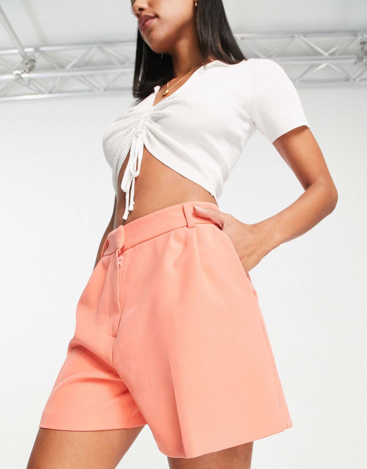 

Удлиненные шорты кораллового цвета Miss Selfridge