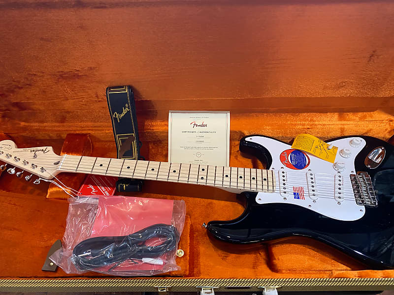 Звукосниматели Fender Eric Clapton Artist Series Stratocaster Vintage Noiseless Black #US22089305 8lbs, 1oz Eric Clapton Artist Series Stratocaster with Vintage Noiseless Pickups цена и фото