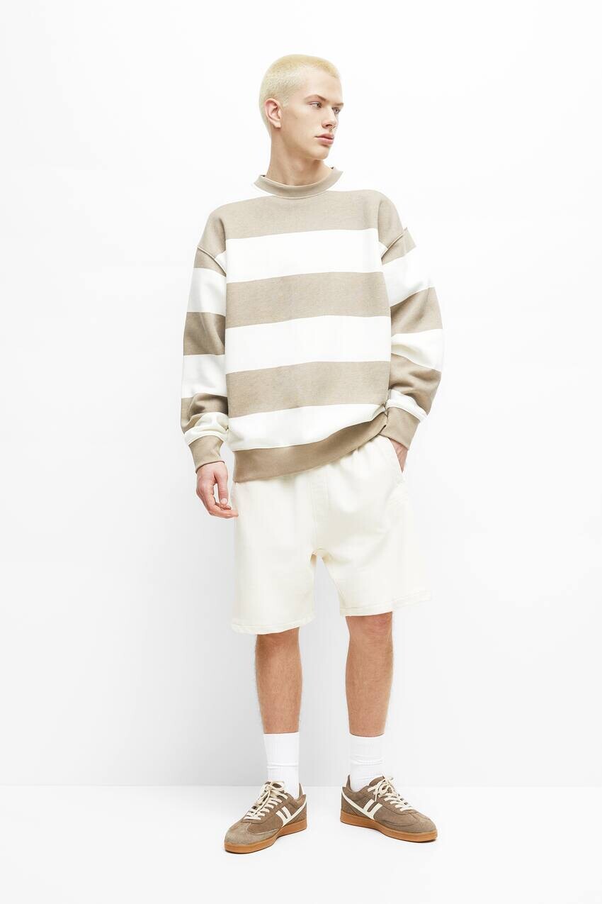 

Спортивные шорты-джоггеры-бермуды Pull&Bear, экрю