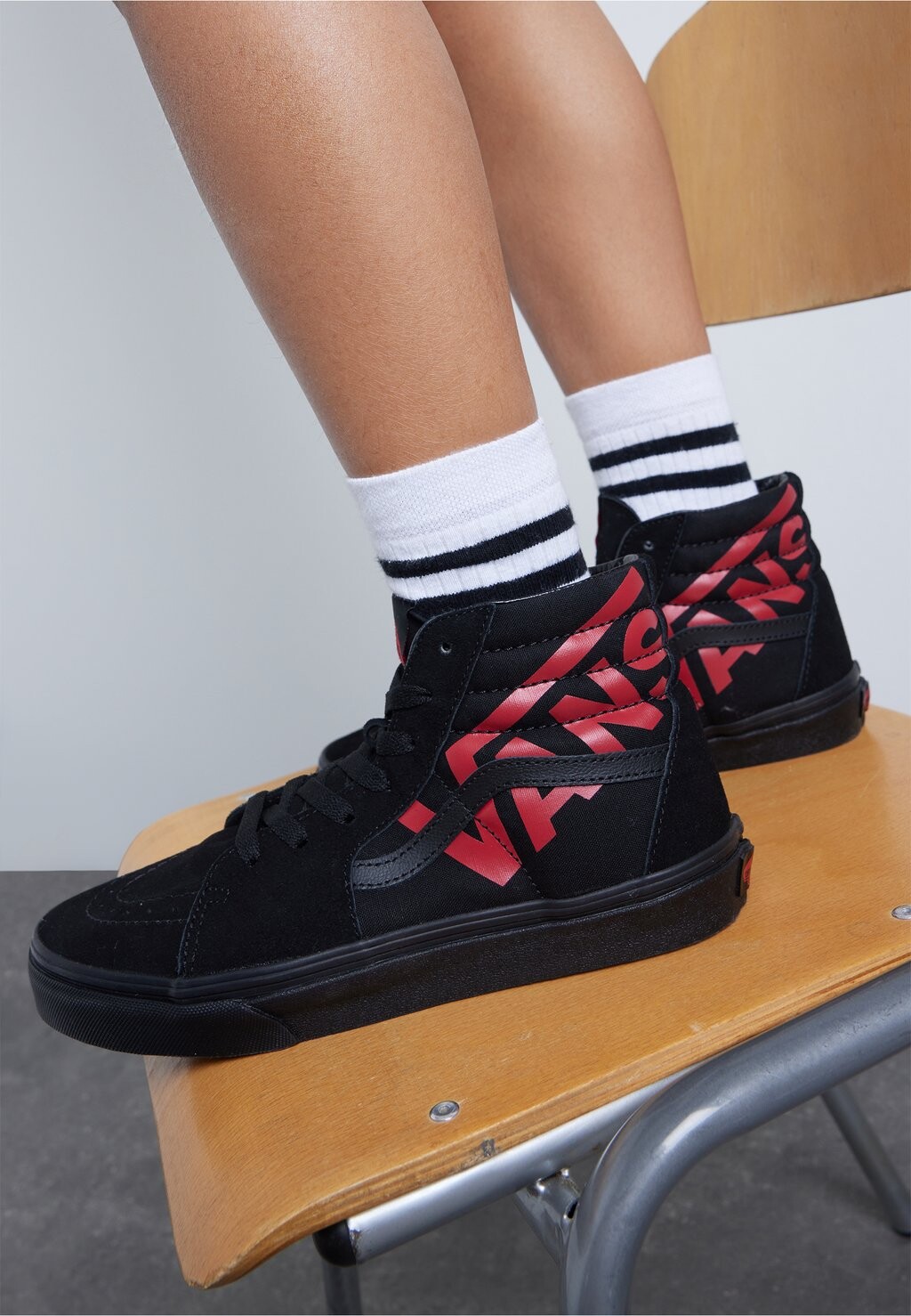 

Высокие кеды Sk8-Hi Unisex Vans, цвет black/red